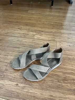 Women's Taupe Eurosoft Sandals